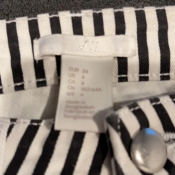 Women black and shorts size 4 - Picture 3 of 6